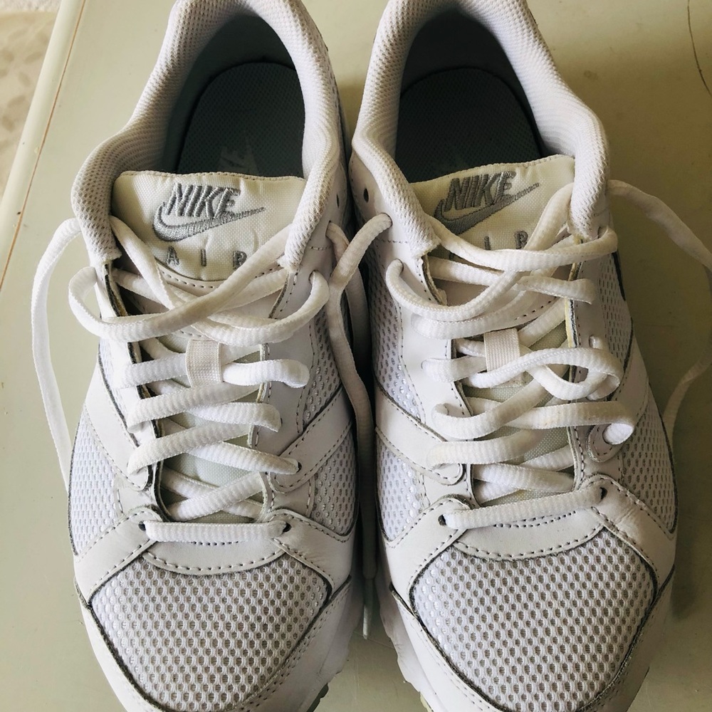 Nike Air Max White Running Sneakers WOMENS 7 Y2K Vibe Retro Athletic Low Top
